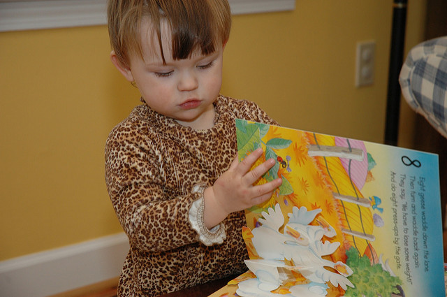 How Do I Keep My Toddler Busy on a Trip? 14 Ideas for the Toddler Quiet Bag